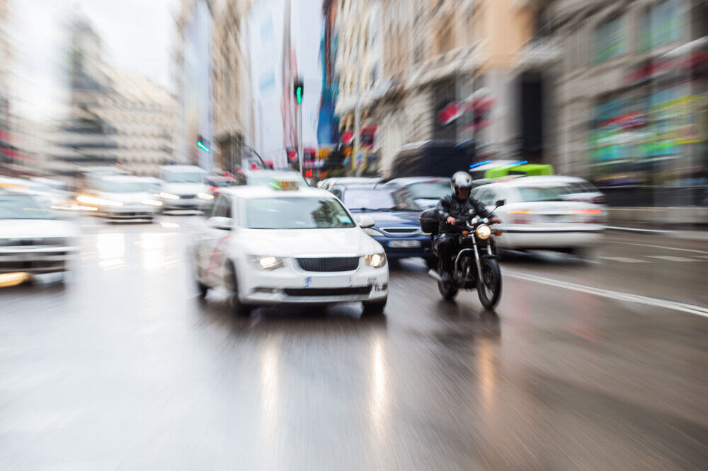 Does Photo Show an 1895 Car Crash Involving the Only 2 Cars in